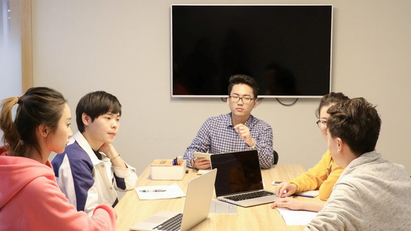在选择供应商时，要对其资质进行严格审查。以下是一些重要的考察指标：