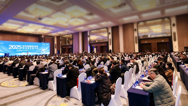 行业背景：定制开发需求日益旺盛